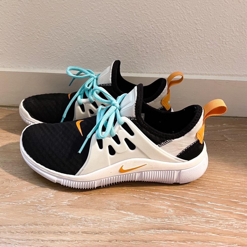 Nike Women’s Acalme Sneaker